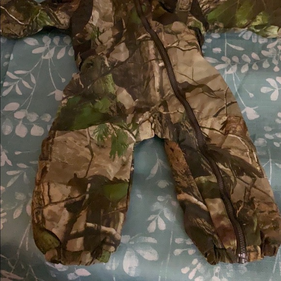 Camo snowsuit - Picture 3 of 3